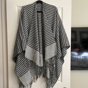 Pretty Houndstooth Shawl Jacket